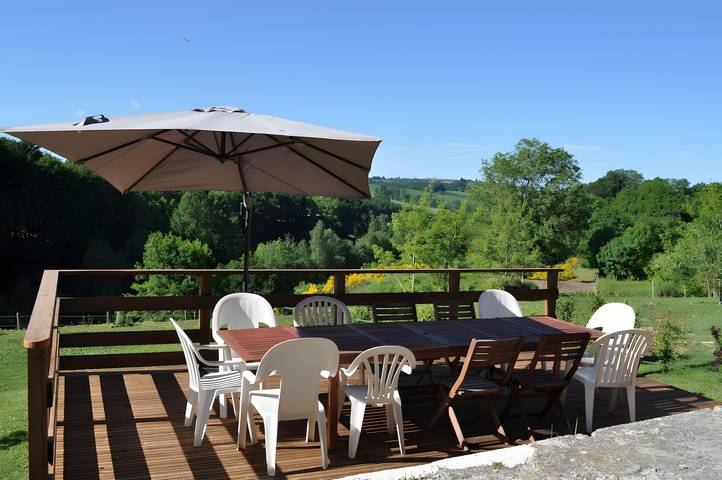 Location de vacances pour 12 personnes, avec jardin dans l' Aveyron