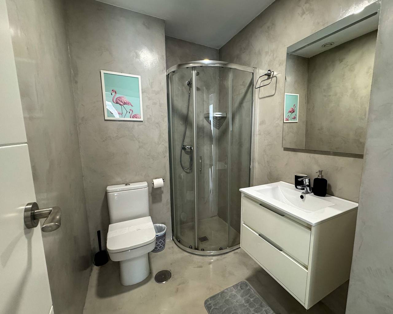 Apartamento entero, Apartamento 'Boutique Sol y Mar' con piscina comunitaria, Wi-Fi y aire acondicionado in Torrox Costa, Torrox