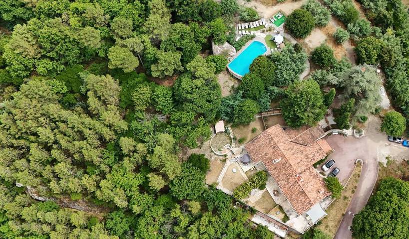 Gîte pour 4 personnes, avec jardin ainsi que piscine et jacuzzi à Berre-les-Alpes - 4