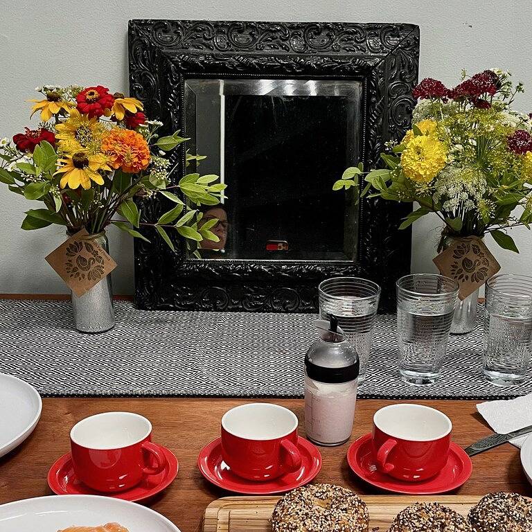 Beautiful 2 Bedroom with Loft in Heart of Old Town—sleeps 6 in Alexandria (VA), Alexandria City