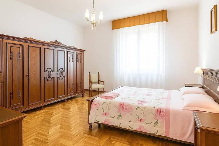 Amid olive trees, BBQ, garden, parking, 10 min to centre & motorway in Perugia, Perugia Provinz