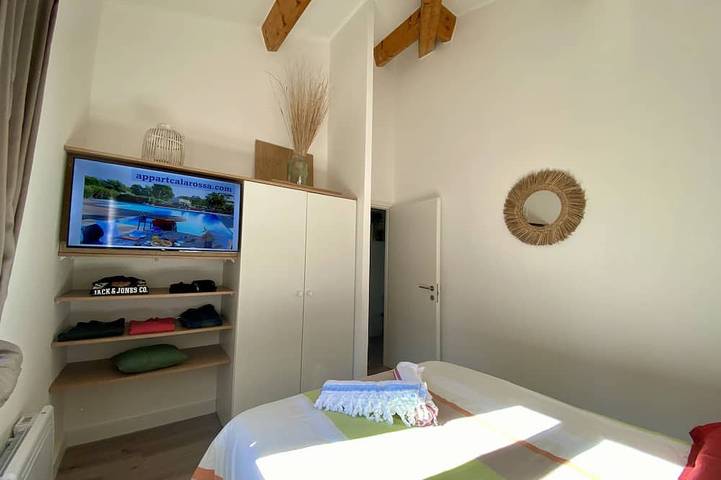 Gîte pour 4 personnes, avec balcon ainsi que piscine et jardin dans Plage Cala Rossa - 3
