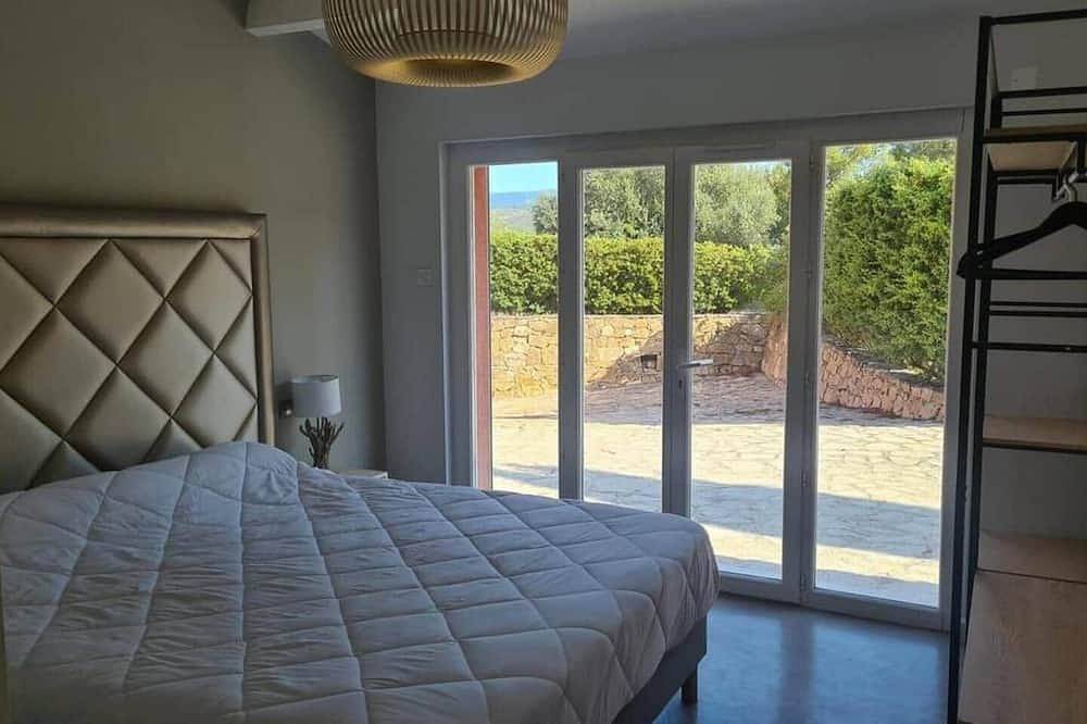 Villa Allegra-60 m2 with garden & heated pool in Le Beausset, Toulon region