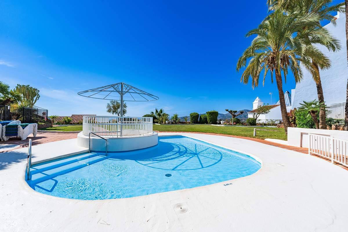 Ganze Wohnung, Ferienwohnung für 5 Personen mit Pool in Nerja, Costa del Sol