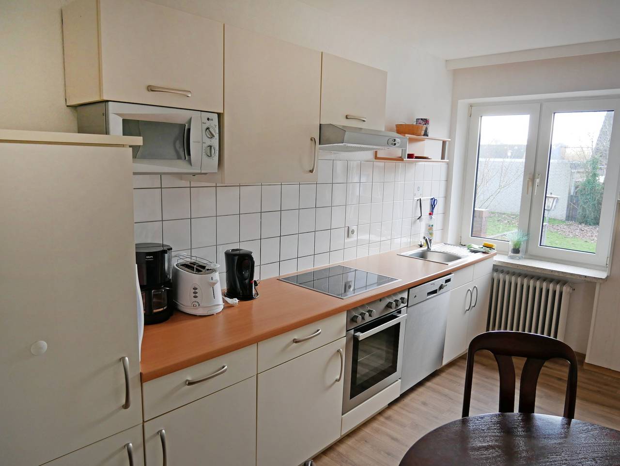 Ganze Wohnung, Wohnung Nr. 2 mit privater Terrasse, zwei Schlafzimmern, Gemeinschaftsgarten und Parkplatz - 85 qm in Döse, Cuxhaven
