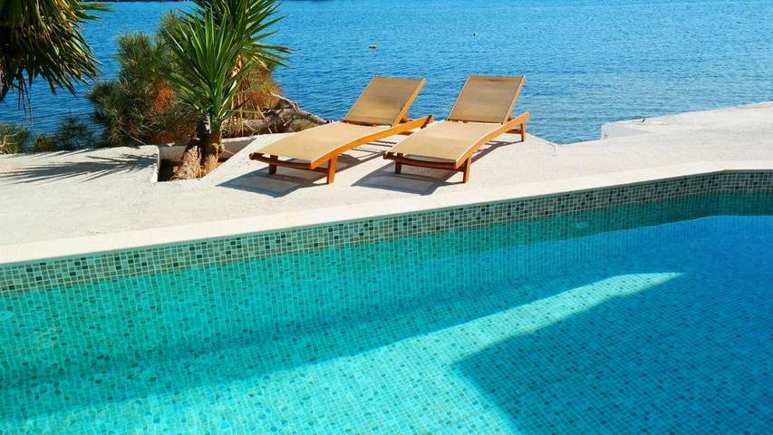 Hôtel pour 3 personnes, avec piscine ainsi que jardin et vue