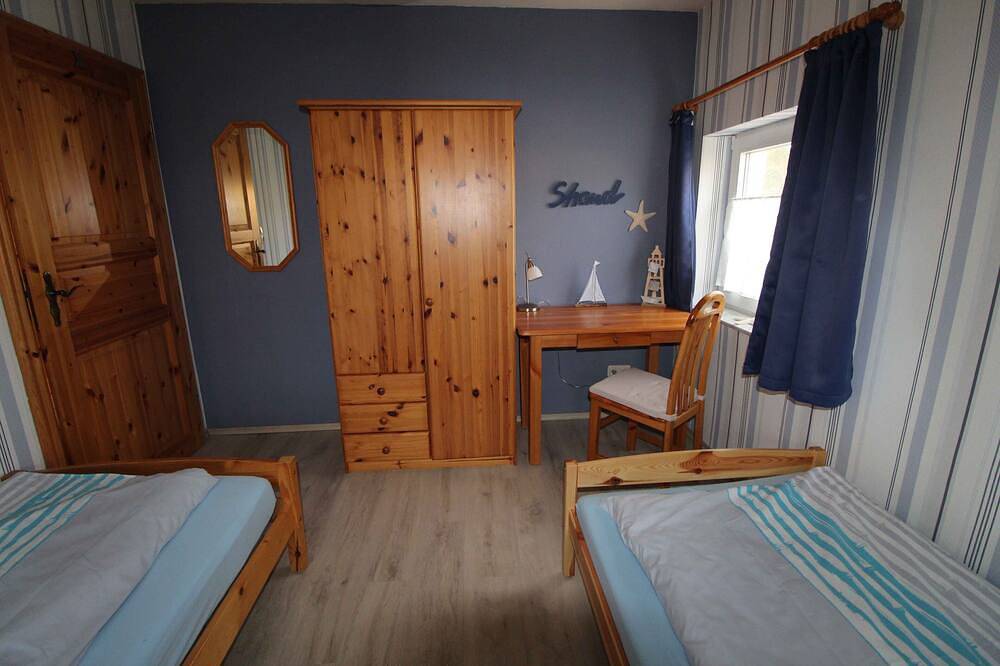 Ganze Wohnung, 3 Zi Fewo mit Balkon für bis zu 6 Pers., Strandkorb, 1.000 m zum Strand, Kamin in Kraksdorf, Neukirchen