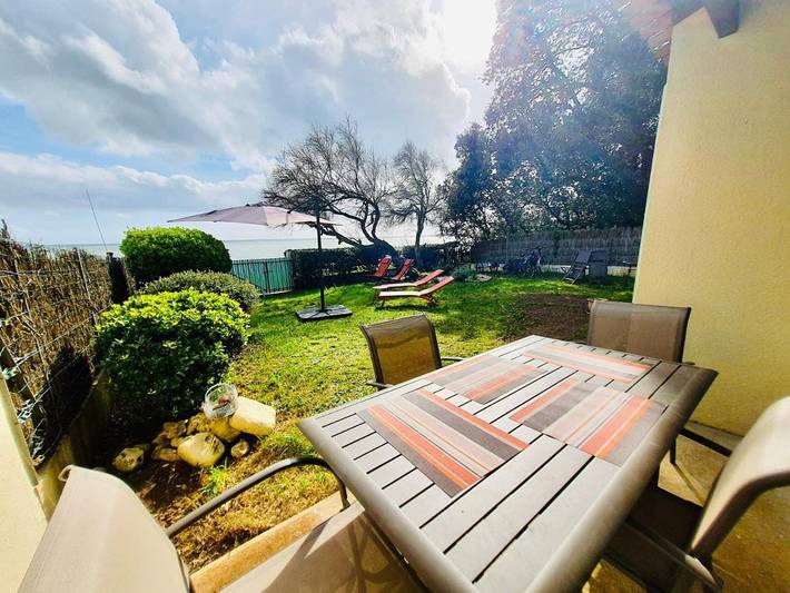 Location de vacances pour 4 personnes, avec Balcon et Terrasse ainsi que Jardin et Vue à Île-d'Aix