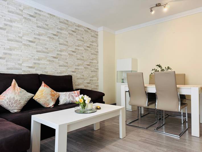 Hel lägenhet, Apartment 'Comodidad Cerca Del Centro Granada' with Shared Pool, Wi-Fi and Air Conditioning in Albolote, Granada Provinsen