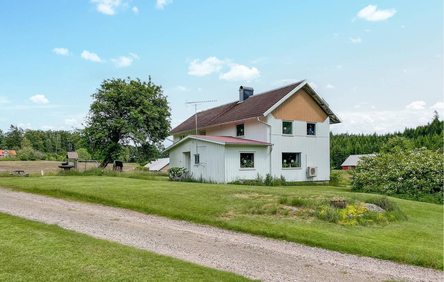 Hus för 10 Personer med trädgård in Västergötland