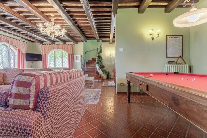 Location de vacances pour 11 personnes, avec jacuzzi ainsi que jardin et piscine à Mosciano Sant'Angelo - 4