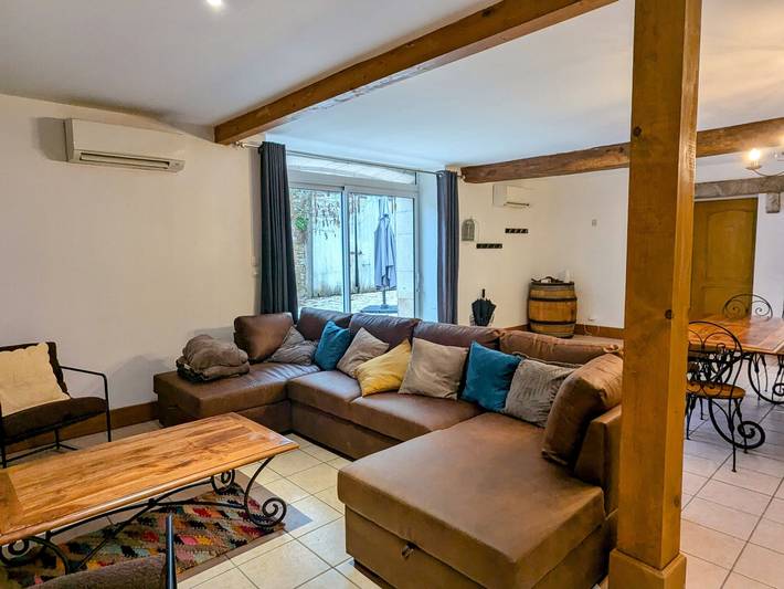 Gîte pour 10 personnes, avec piscine et terrasse