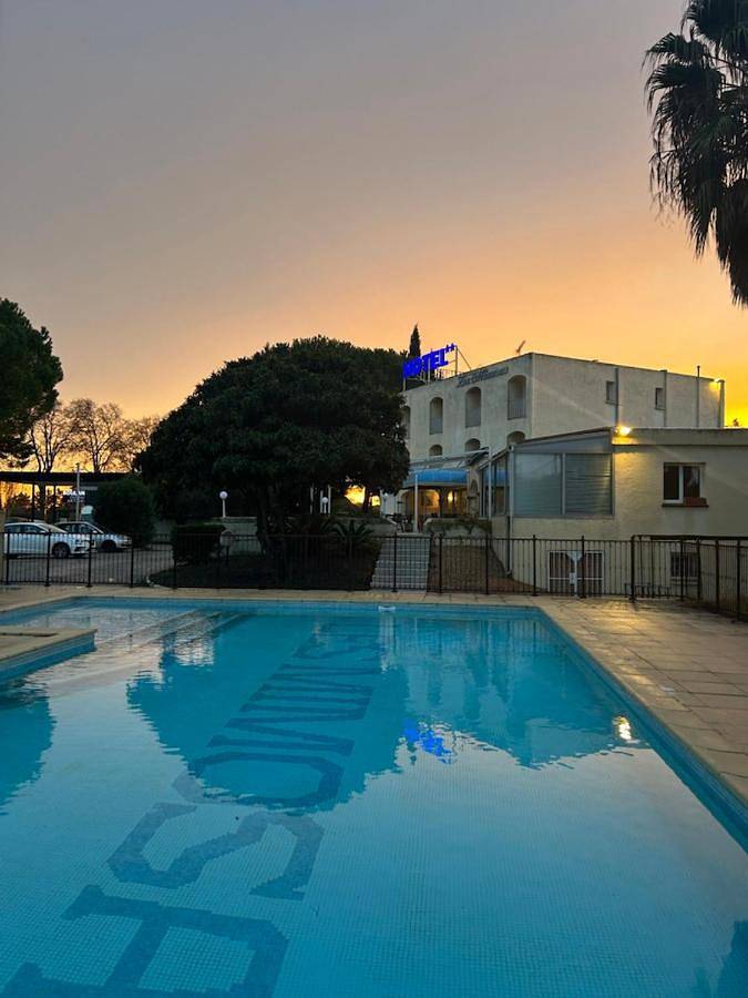 Hôtel pour 3 personnes, avec Balcon et Terrasse ainsi que Jardin et Bassin pour enfant à Lunel - 3