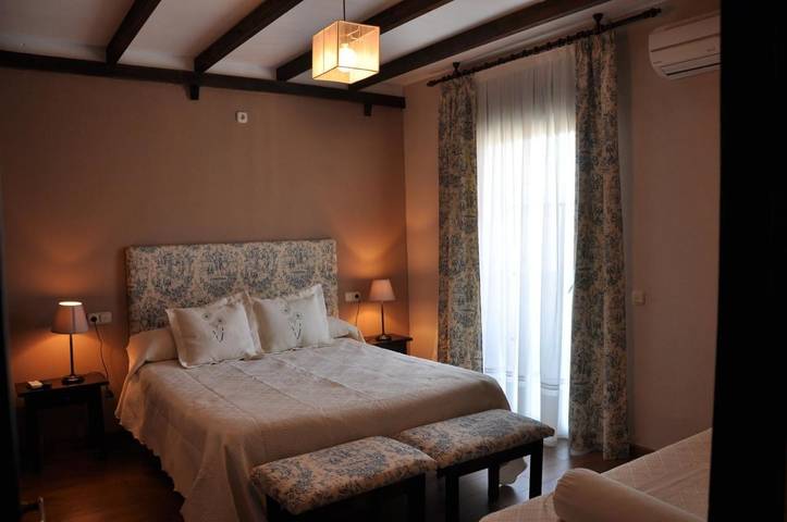 Apartamento para 5 personas, con Balcón además de Terraza y Jardín en Sotoserrano