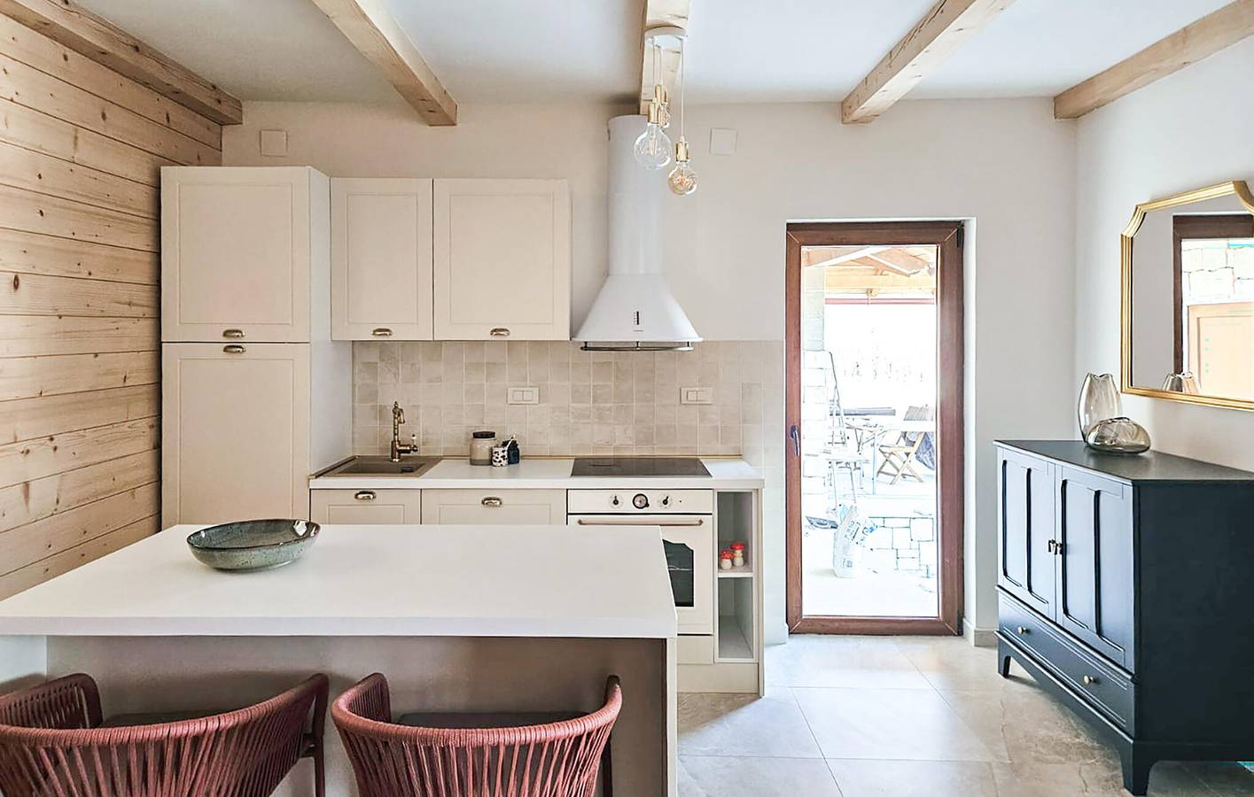 Charmante 190 m² große Wohnung mit Pool und Terrasse, 2 km vom Fluss Bogdanica entfernt in Gospitsch, Lika-Senj