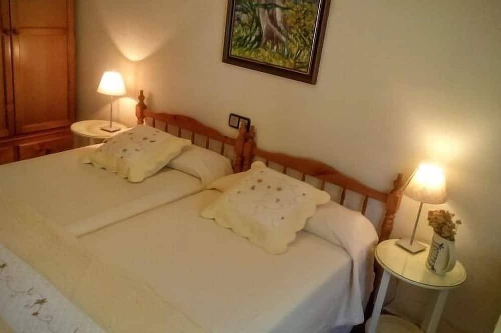 Casa Baltasar, ideal for families and friends, with garden and barbecue. in Isábena, Spanish Pyrenees