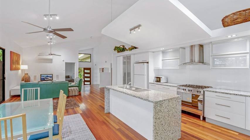 Holiday home for 6 people, with garden, with pets in Rainbow Beach