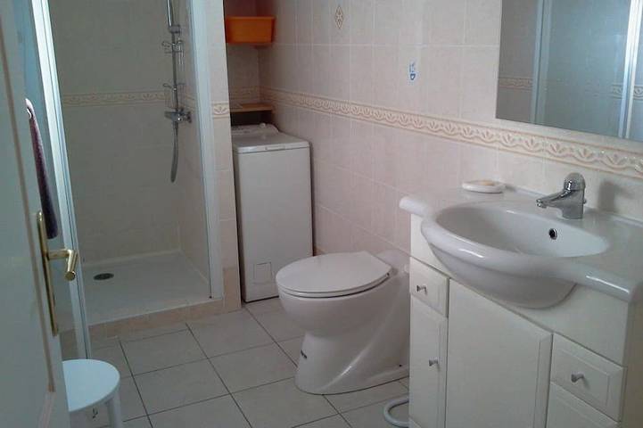 Appartement entier, Gîte à Cambo-Les-Bains : 2 pièces climatisé tt confort - vue panoramique. in Cambo-les-Bains, Région de Bayonne