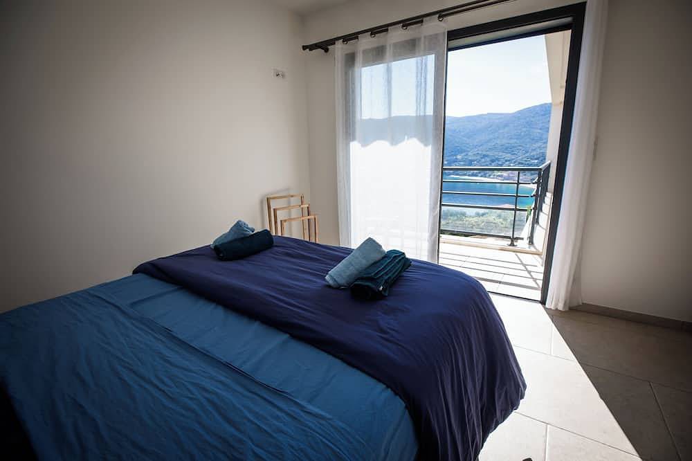 5-star architect-designed villa *****, swimming pool, walking distance to beach in Campomoro, Belvédère-Campomoro