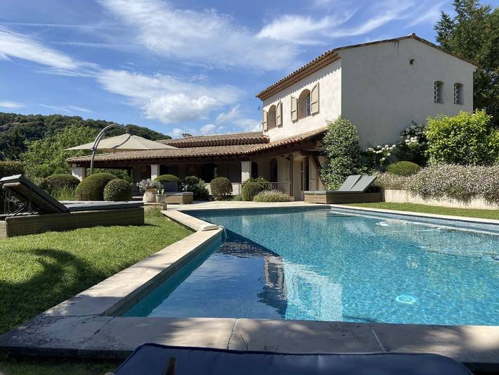 Ferieleilighet for 12 personer, med Badebasseng i Biot