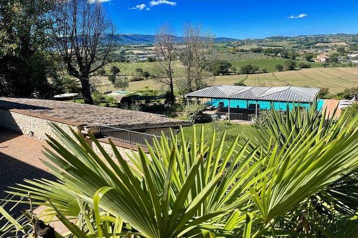 Agriturismo voor 4 personen, with balkon and tuin as well as whirlpool in Spoleto