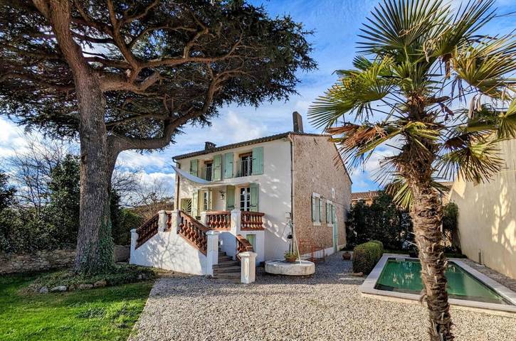 Villa pour 9 personnes, avec terrasse ainsi que piscine et jardin