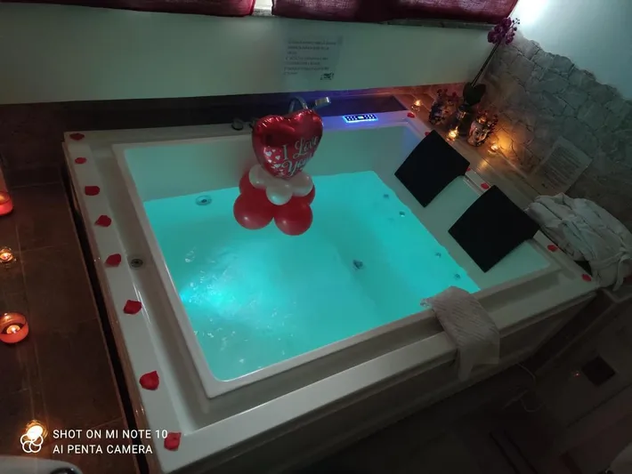 Bed and breakfast per 2 persone, con sauna e idromassaggio nonché balcone e piscina - 1