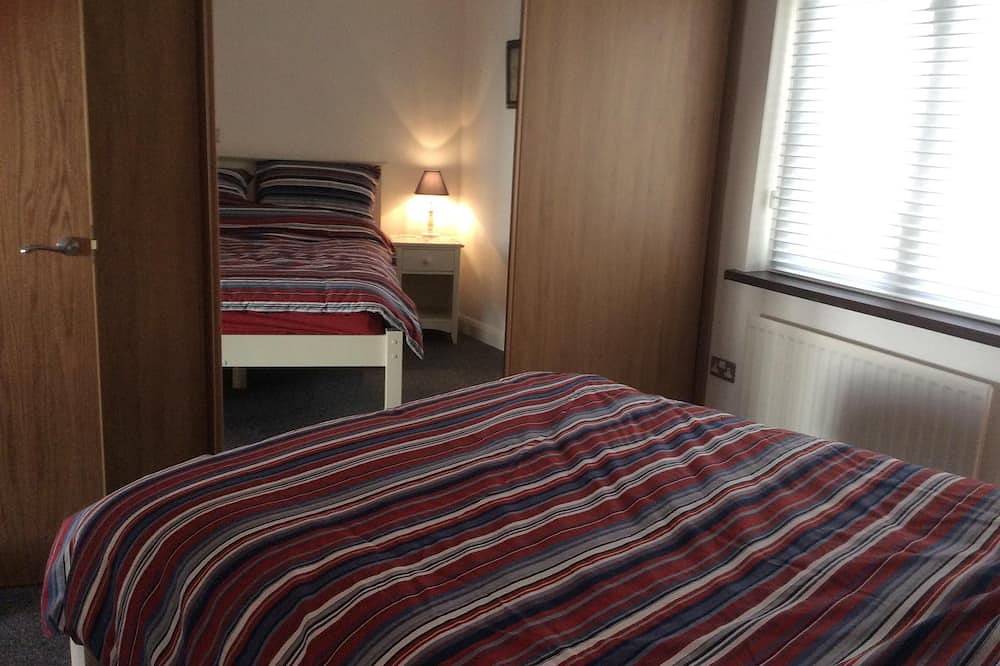 Ganze Wohnung, Panoramablick über Lough Foyle mit privater, abgeschlossener Terrasse / Wifi / Netflix / Baby in Inishowen, County Donegal