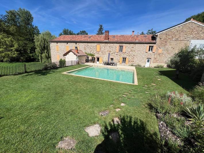 Gîte pour 12 personnes, avec Terrasse ainsi que Jardin et Piscine à Saint-Marcel-Campes