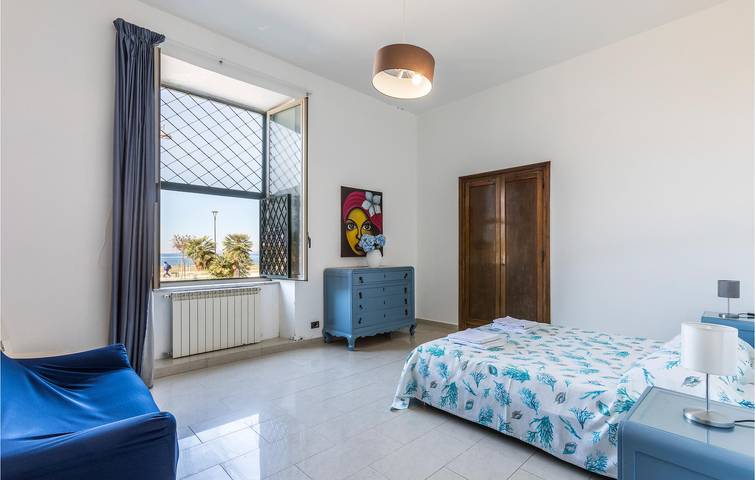 ¡Acogedor 180m ² Apt con terraza e Internet cerca de la ciudad! in Castellammare di Stabia, Sorrento Coast