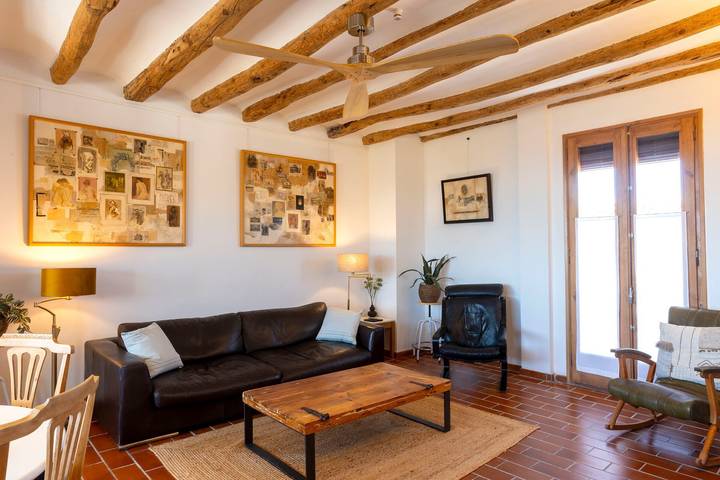 Hel lägenhet, Les Voltes II – Bright 3-Bedroom Apartment with Private Rooftop & Vineyard Views in Barberà de la Conca, Tarragona Provins