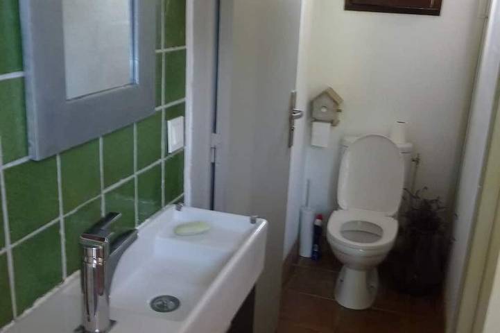 Location de vacances pour 2 personnes, avec terrasse ainsi que jardin et jacuzzi à Eygalières - 2