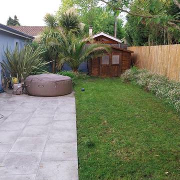 Location de vacances pour 6 personnes, avec jardin ainsi que jacuzzi et terrasse, animaux acceptés à Le Haillan