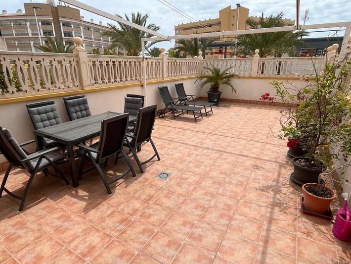 Bungalow para 6 personas, con Terraza además de Jardín y Piscina en Elche