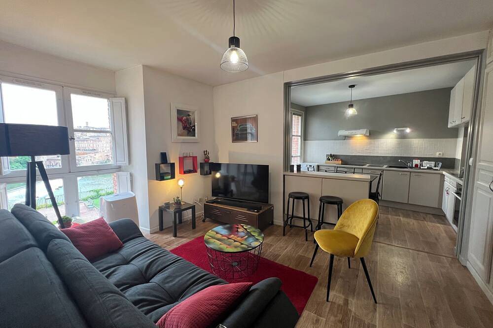 Appartement entier, Appartement lumineux avec vue sur le Tarn in Albi, Région d'Albi