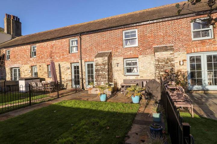 Cottage for 5 people, with garden, with pets in Charlestown