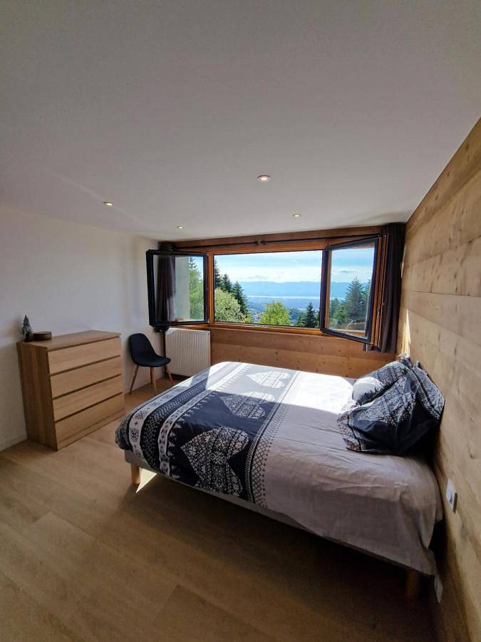 Gîte pour 3 personnes, avec terrasse et jardin ainsi que vue et vue sur le lac à Saxel