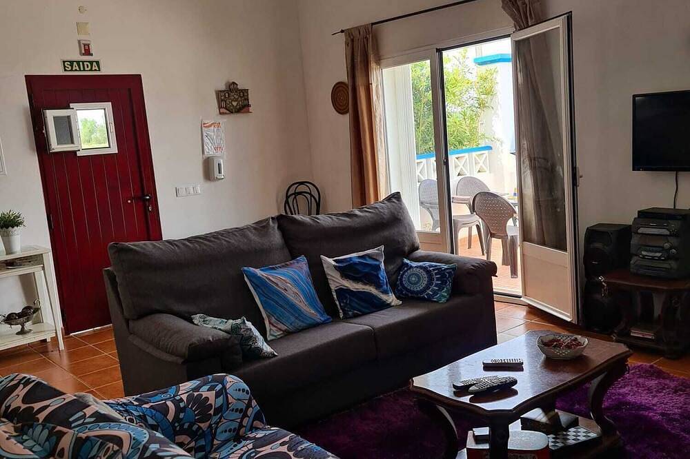 Excellent villa with garden, excellent private pool for exclusive use, parking in Algoz, Faro Distrikt