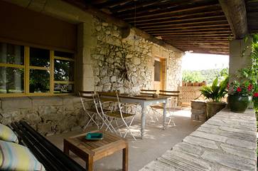 Gîte pour 6 personnes, avec jardin ainsi que piscine et terrasse à Aigaliers
