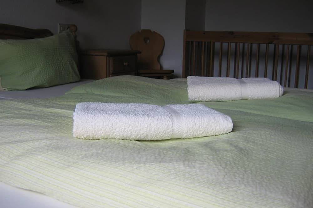 Ganze Wohnung, Ferienwohnung Georg Gassenhuber - Ferienwohnung (2 Schlafz.) in Unterammergau, Bayerische Alpen