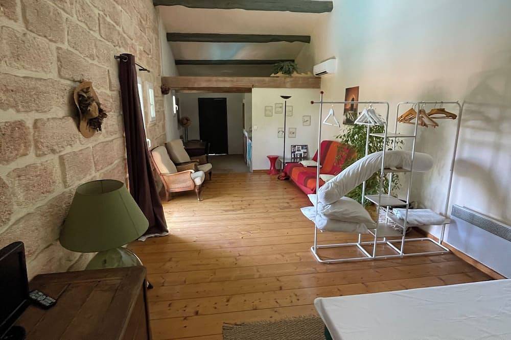 19th-century farmhouse combining authenticity and comfort in Gallargues-le-Montueux, Costa mediterránea (Francia)