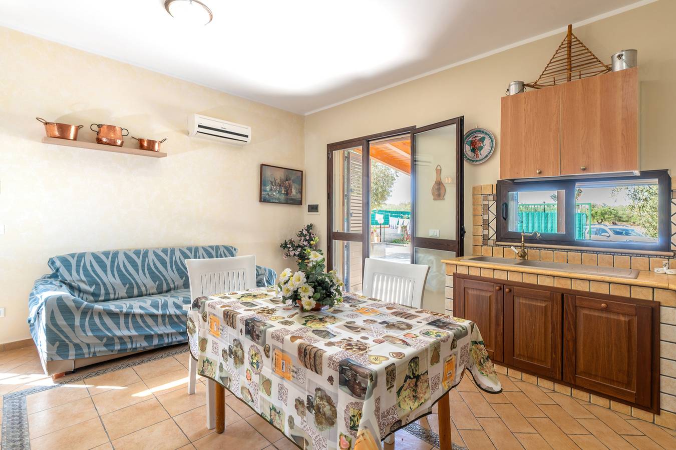 Villa Rosa con vista mare, piscina, giardino e Wi-Fi in Partinico, Provincia di Palermo