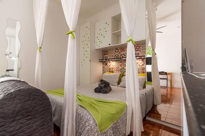 Entire apartment, Green studio, Private Balcony, 100 meters, 2 min by foot, of Peniche Beach in Leiria District