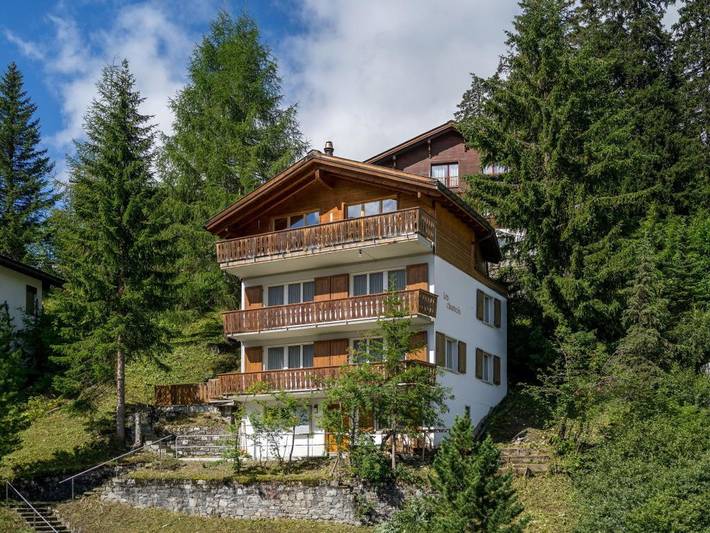 Ferienwohnung für 10 Personen, mit Balkon und Terrasse sowie Garten und Seeblick in Arosa