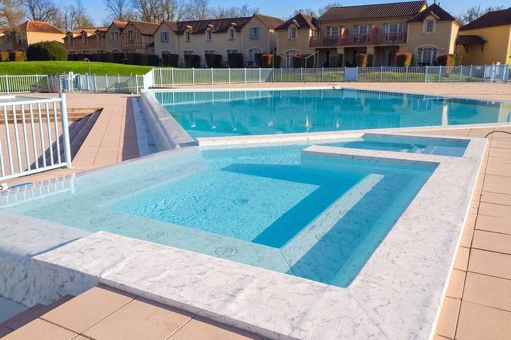 Apartamento de vacaciones para 4 personas, con terraza y piscina además de jacuzzi y jardín - 1