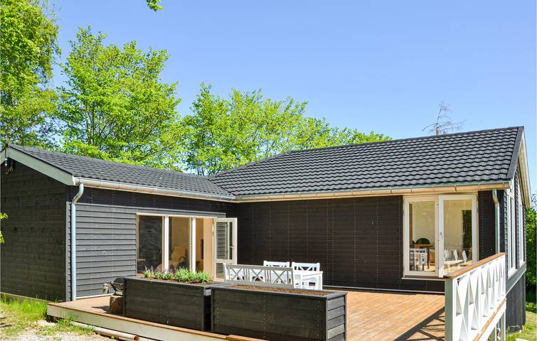 Ferienhaus für 4 Personen mit Terrasse in Hundested, Hovedstaden