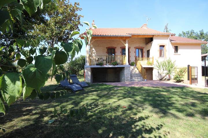 Gîte pour 6 personnes, avec Terrasse et Jardin