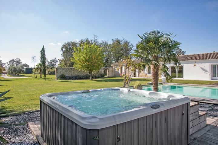 Location de vacances pour 12 personnes, avec terrasse et piscine à Saint-Germain-d'Esteuil - 3