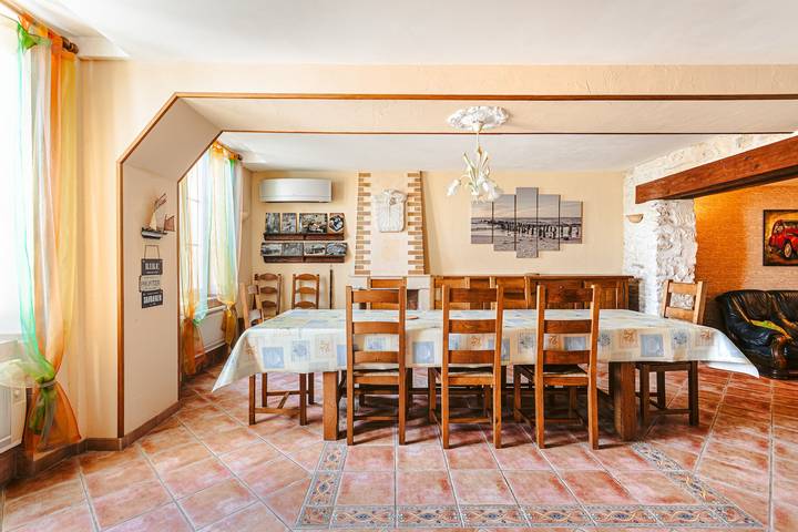 Casa de vacaciones 'L'Aixoise' con terraza privada, jardín privado y Wi-Fi in Romegoux, Saintes region