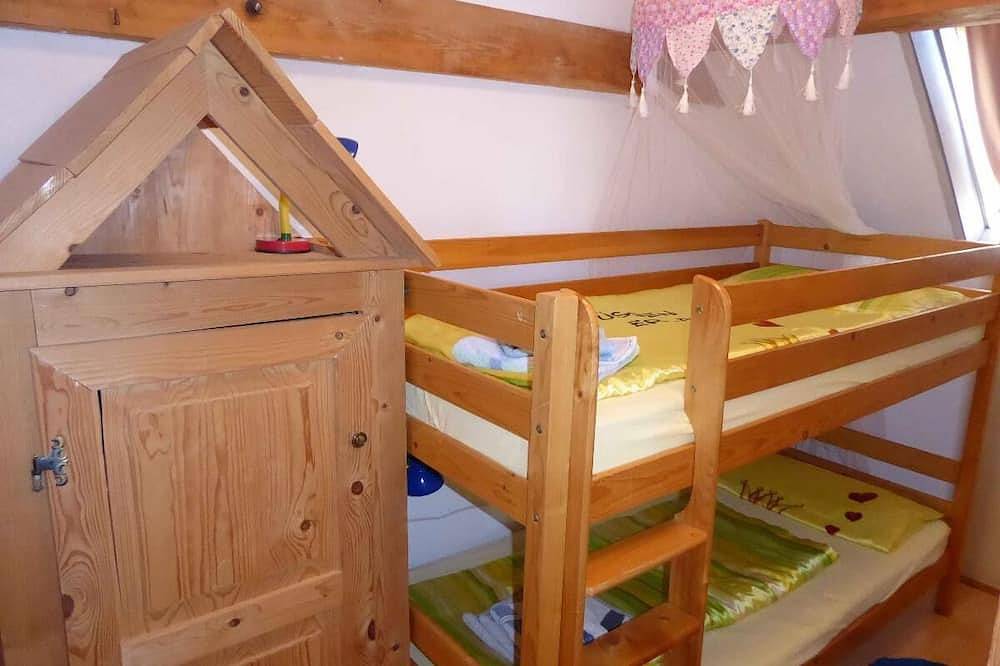 Ganze Wohnung, Ferienwohnung im Dachgeschoss mit traumhaftem Ausblick in Berching, Ostbayern